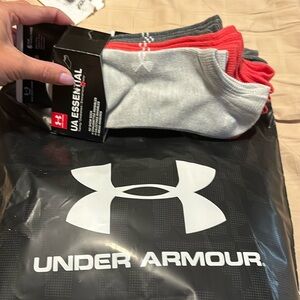 NWT Under Armour Women Socks-6pairs